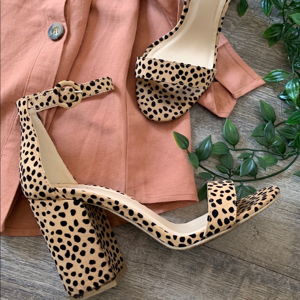 LIMITED QTY: Sizes 5.5 & 6 🚨✨ Cheetah Block Heels - Picture 2 of 8